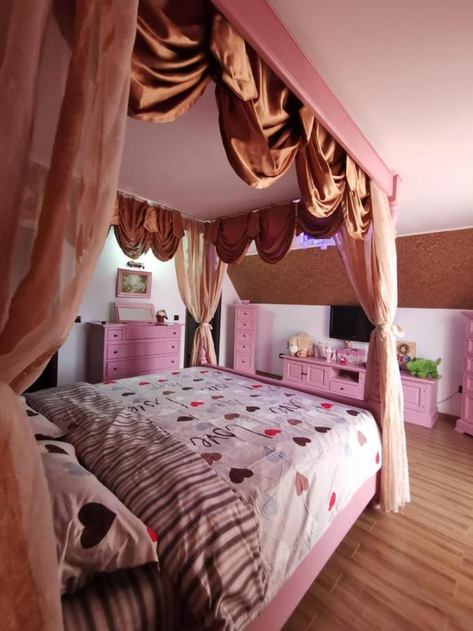 Vila De Vacanta Curtea De Arges Bagian luar foto