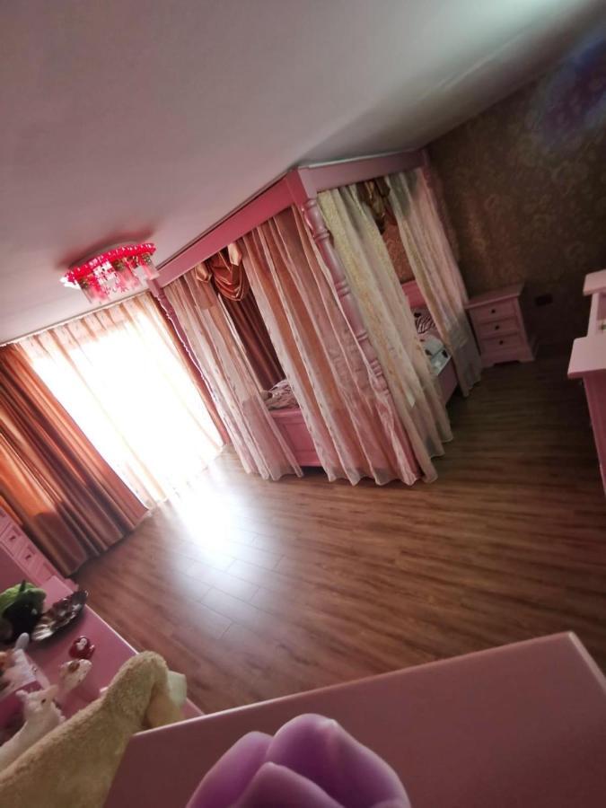 Vila De Vacanta Curtea De Arges Bagian luar foto