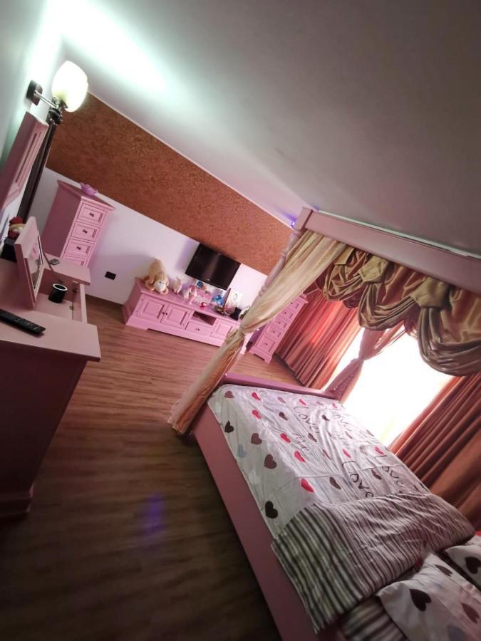 Vila De Vacanta Curtea De Arges Bagian luar foto