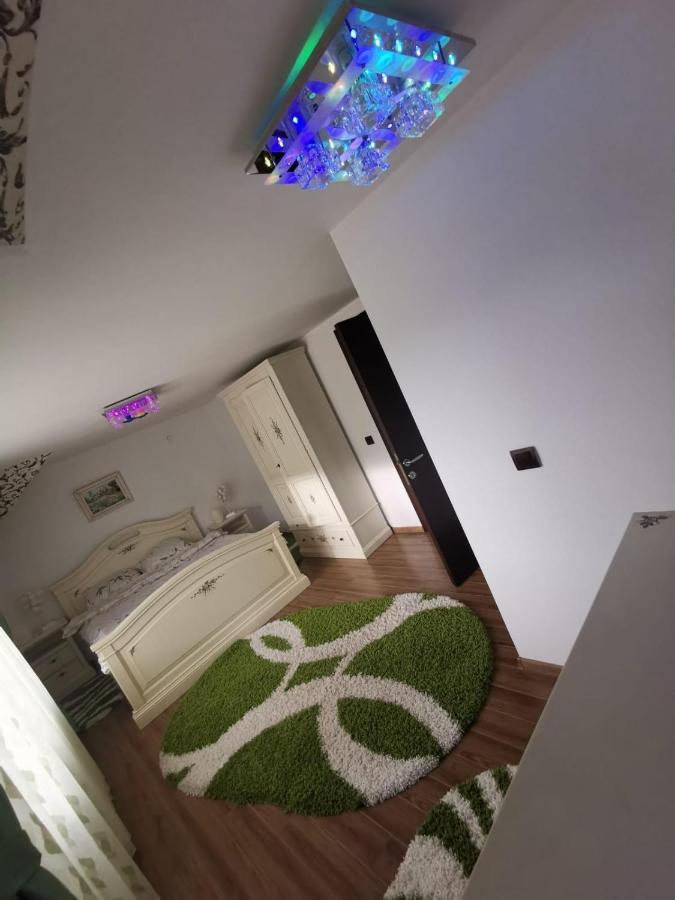 Vila De Vacanta Curtea De Arges Bagian luar foto