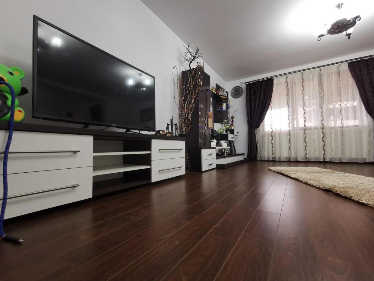 Vila De Vacanta Curtea De Arges Bagian luar foto